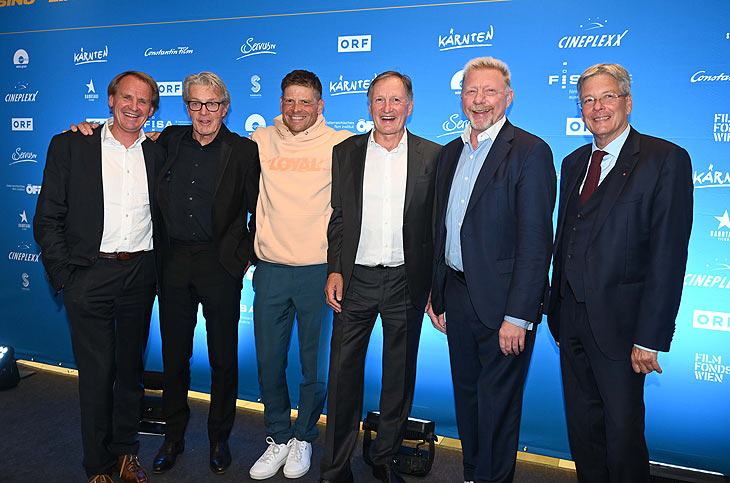 Markus Wasmeier, Bernhard Russi, Jan Ullrich, Franz Klammer, Boris Becker, Landeshauptmann Dr. Peter Kaiser / Film-Premiere "Klammer - Chasing the Line" im Cineplexx Kino in Villach (K&auml;rnten, &Ouml;sterreich) am 26. Oktober 2021 &copy;Foto: Agentur Schneider-Press/Erwin Schneider